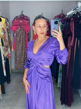 Cargar imagen en el visor de la galería, Maxidress morado satín
